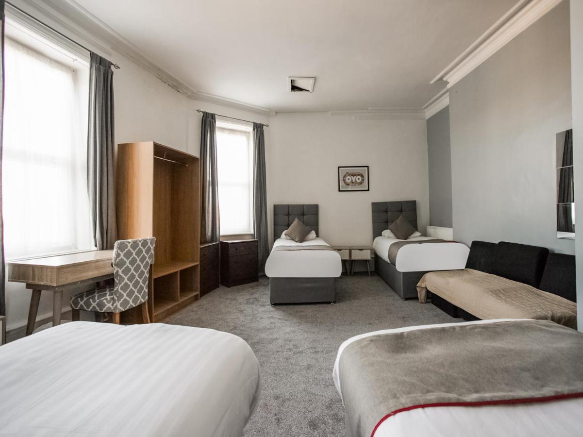 Newcastle West Hotel & Bar Esterno foto